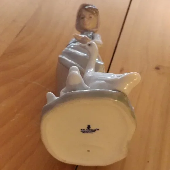 Lladro Feedtime #1277